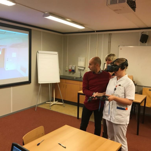 eindgebruiker met 3D bril.jpg