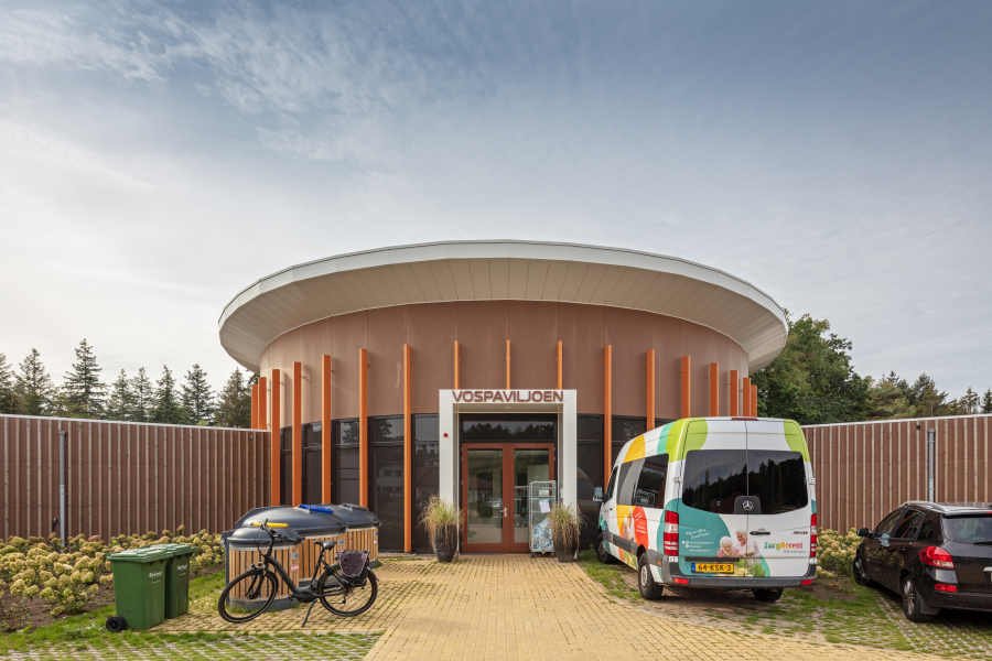Hellendoorn 38 zorgeenheden en werkgebouw